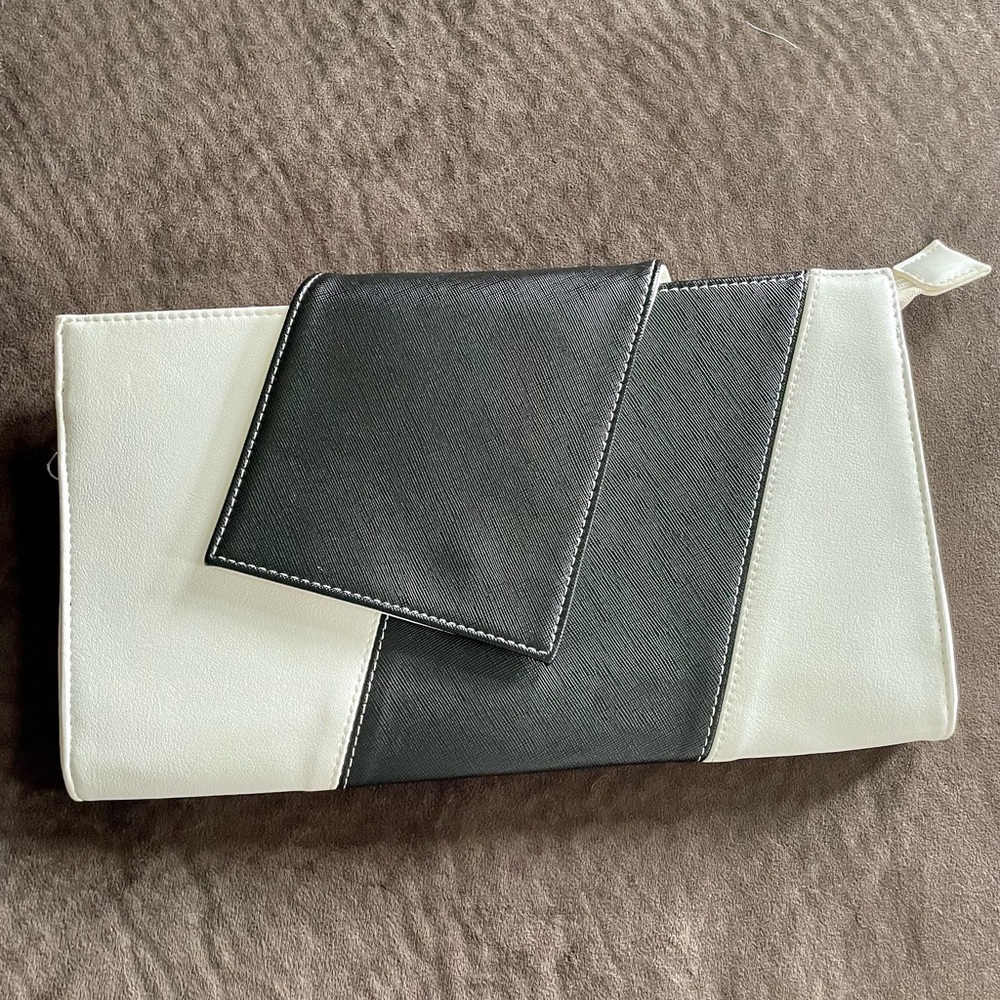 MMS Black & White Color Block Clutch
MMS Design Studio